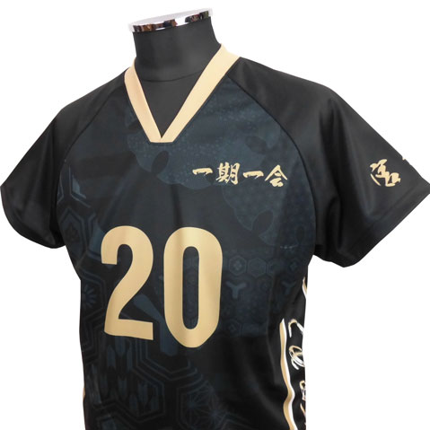 Black sports jersey with gold number 20 on the front, tan V-neck collar, and gold trim on sleeves, displayed on a mannequin.